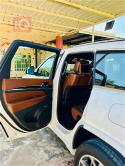 جیپ گراند شیرۆکی